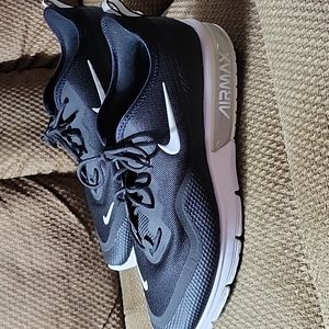 NIKE AIRMAX SHOES